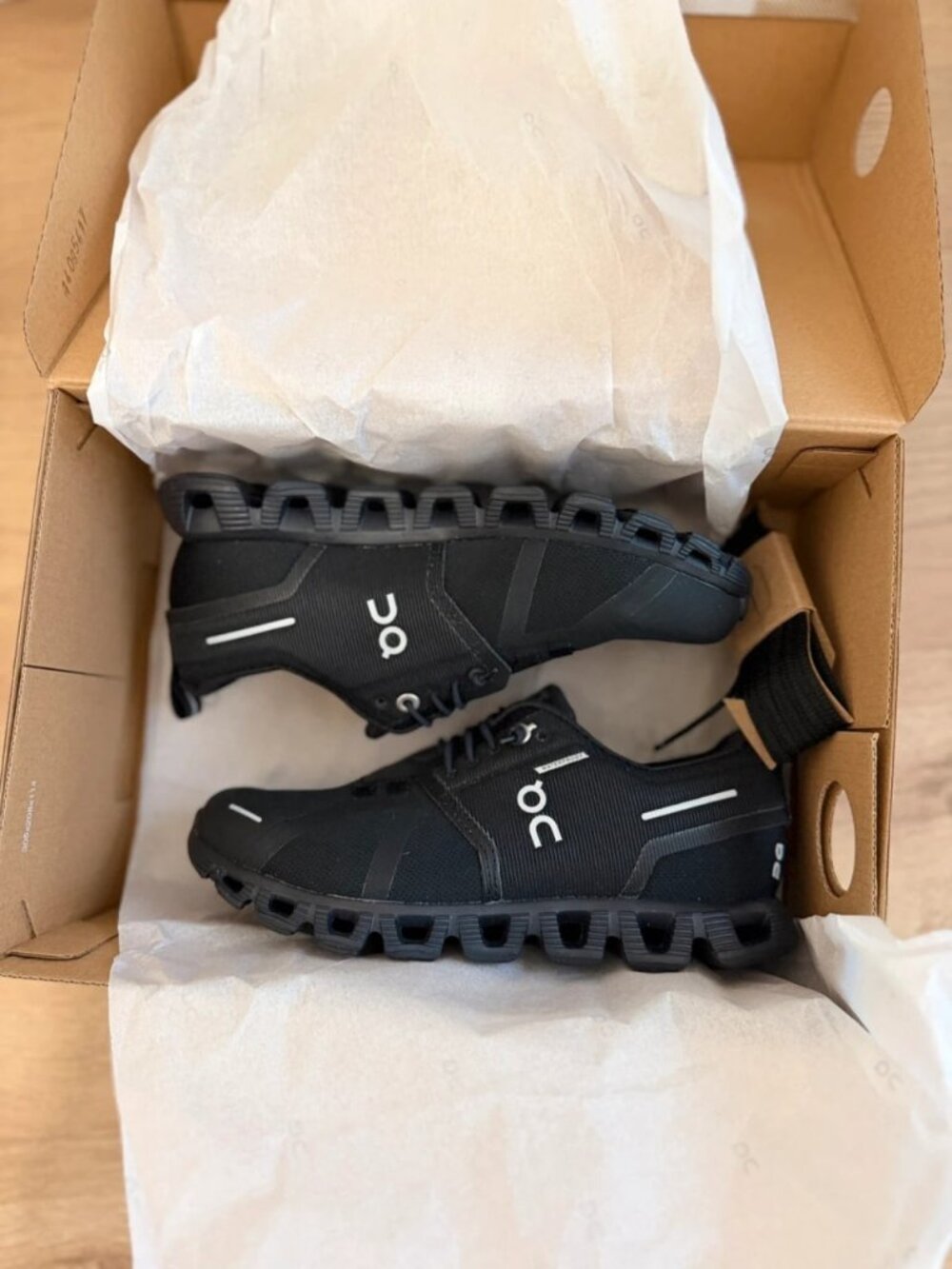 Women’s On Cloud 5 Waterproof All Black Running Shoes US 5